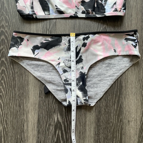 Rare Lululemon Surf to Sand Bikini Set - Picture 8 of 9